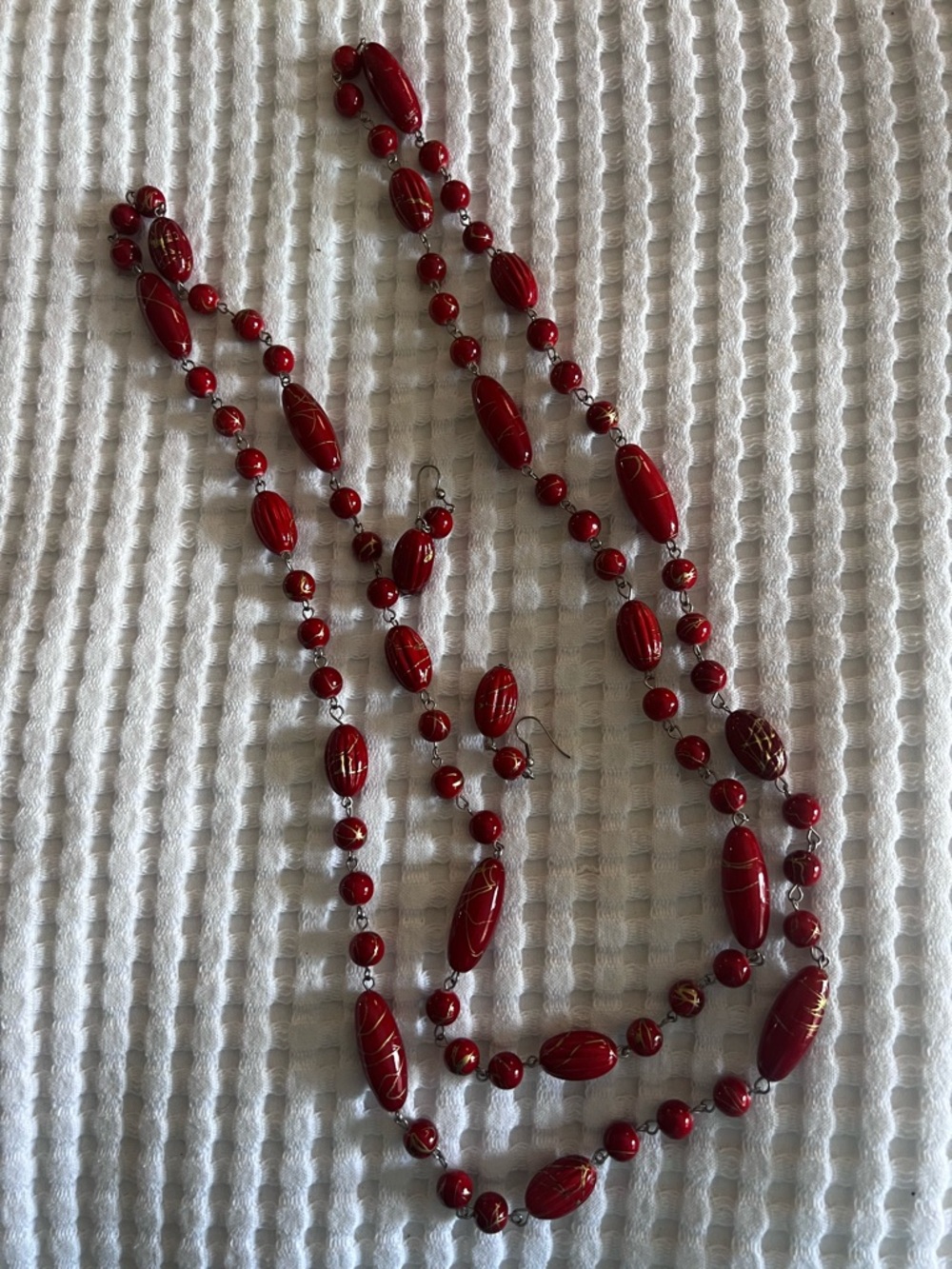 Vintage Red Bead Necklace & Earring Set • Gold‑Tone Veining